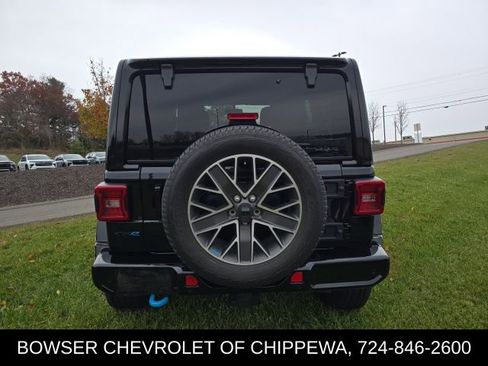 Used 2022 Jeep Wrangler Unlimited Sahara image 4