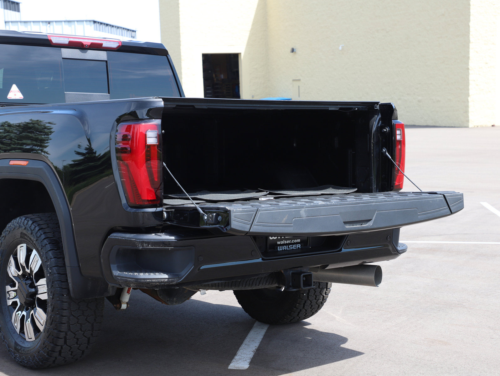 Used 2025 GMC Sierra 2500 Denali AWD/4WD image 9