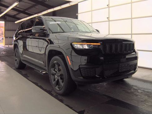 Used 2023 Jeep Grand Cherokee L Altitude image 1
