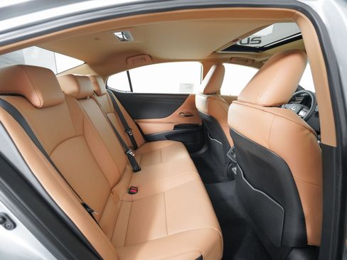 New 2025 Lexus ES 350 w/ Premium Package image 16