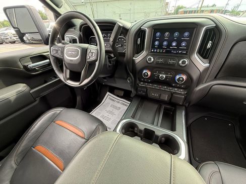 Used 2023 GMC Sierra 3500 AT4 w/ AT4 Preferred Package AWD/4WD image 17
