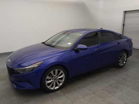 Used 2023 Hyundai Elantra SEL FWD image 2