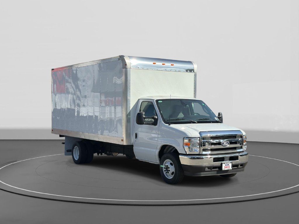 New 2027 Ford E-450 and Econoline 450 Super Duty w/ Interior Upgrade Package RWD image 3