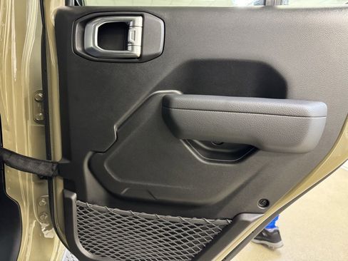 Used 2025 Jeep Wrangler Unlimited Rubicon image 24