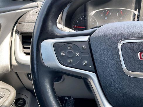Used 2024 GMC Terrain SLT AWD/4WD image 18