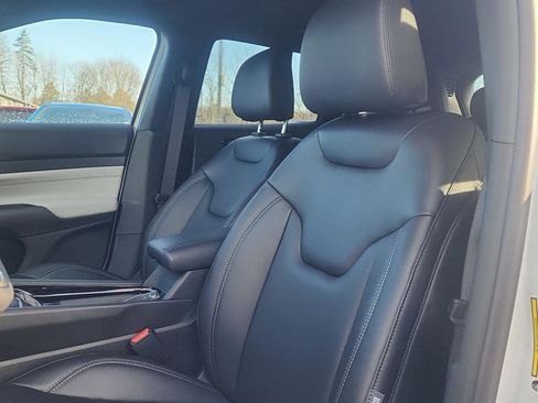 New 2026 Jeep Compass Limited image 12