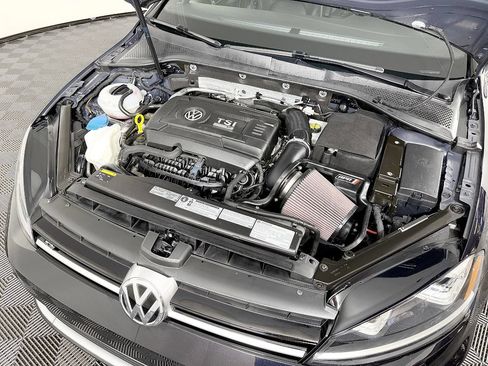 Used 2017 Volkswagen Golf 4-Door AWD/4WD image 18