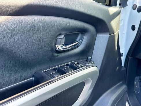 Used 2023 Nissan Titan SV w/ SV Convenience Package image 15