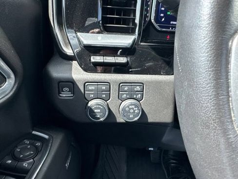 Used 2022 Chevrolet Silverado 1500 LTZ w/ Technology Package AWD/4WD image 13