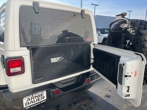 Used 2022 Jeep Wrangler Unlimited Sahara image 7