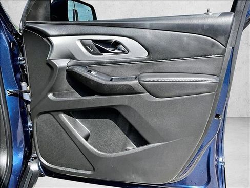 Used 2023 Chevrolet Traverse LT image 19