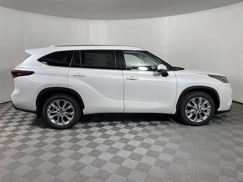 New 2026 Toyota Highlander Limited AWD/4WD image 8