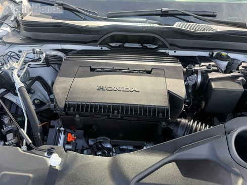 Certified 2025 Honda Pilot Touring image 33