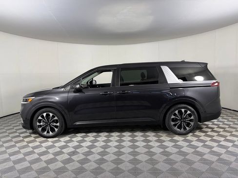Used 2024 Kia Carnival EX FWD image 11