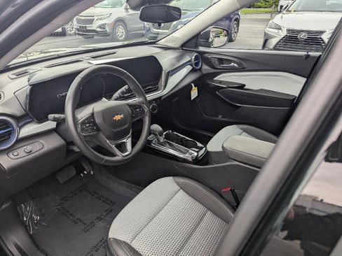 Used 2024 Chevrolet Trax LT w/ Driver Confidence Package FWD image 13