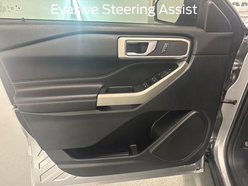 Certified 2022 Ford Explorer XLT w/ Equipment Group 202A RWD image 11