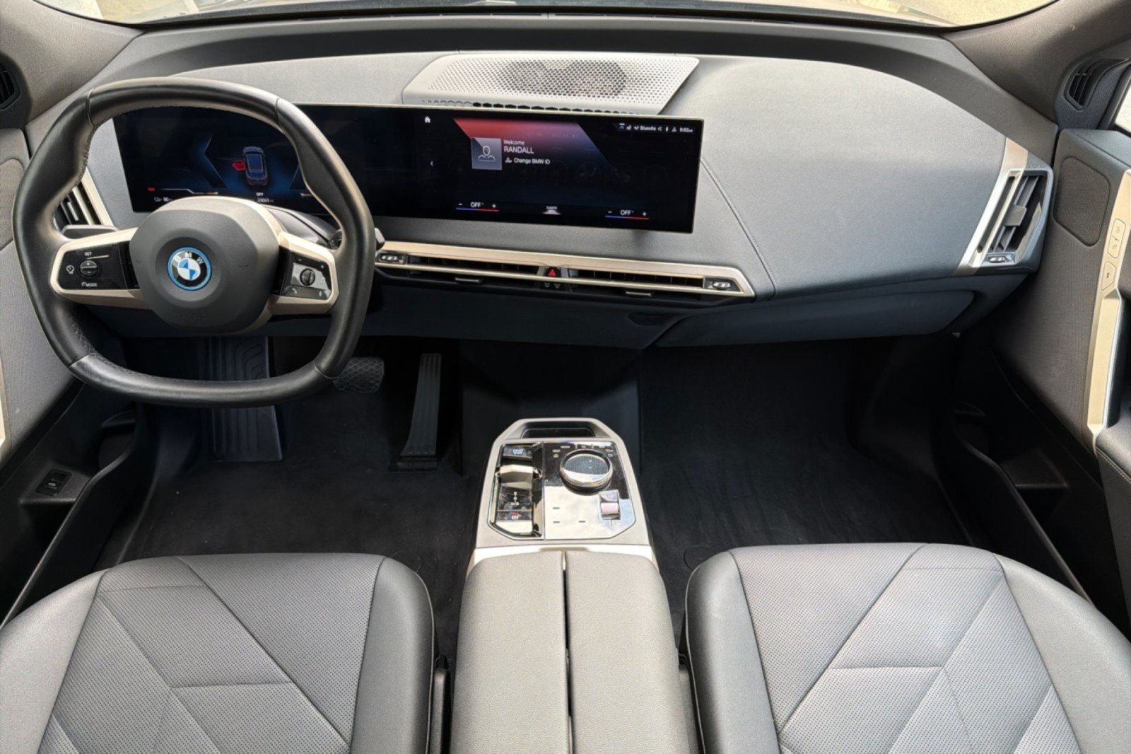 Used 2023 BMW iX xDrive50 w/ Sport Package AWD/4WD image 12