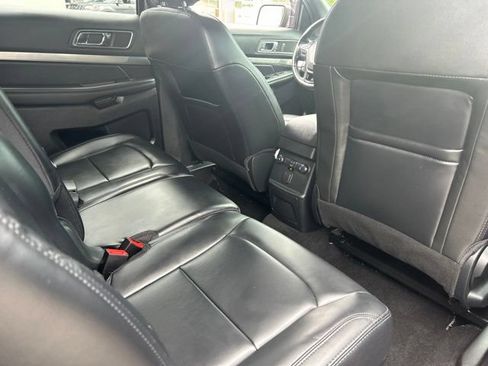 Used 2019 Ford Explorer XLT w/ Equipment Group 202A AWD/4WD image 13