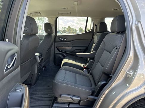 Used 2022 GMC Acadia SLE w/ Driver Convenience Package image 30