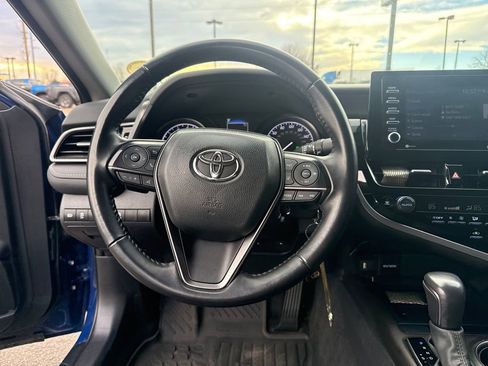 Used 2024 Toyota Camry SE image 14