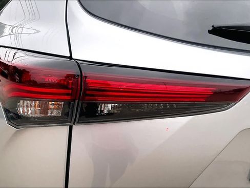 Used 2025 Toyota Highlander XSE AWD/4WD image 29