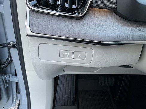 New 2026 Volvo XC90 T8 Ultra w/ Protection Package Premier image 18