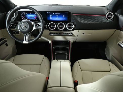 Used 2026 Mercedes-Benz GLA 250 4MATIC image 4