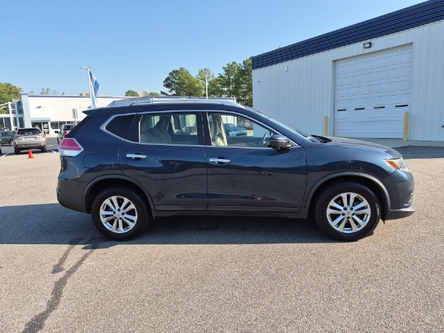 Used 2016 Nissan Rogue SV w/ SV Premium Package FWD image 2