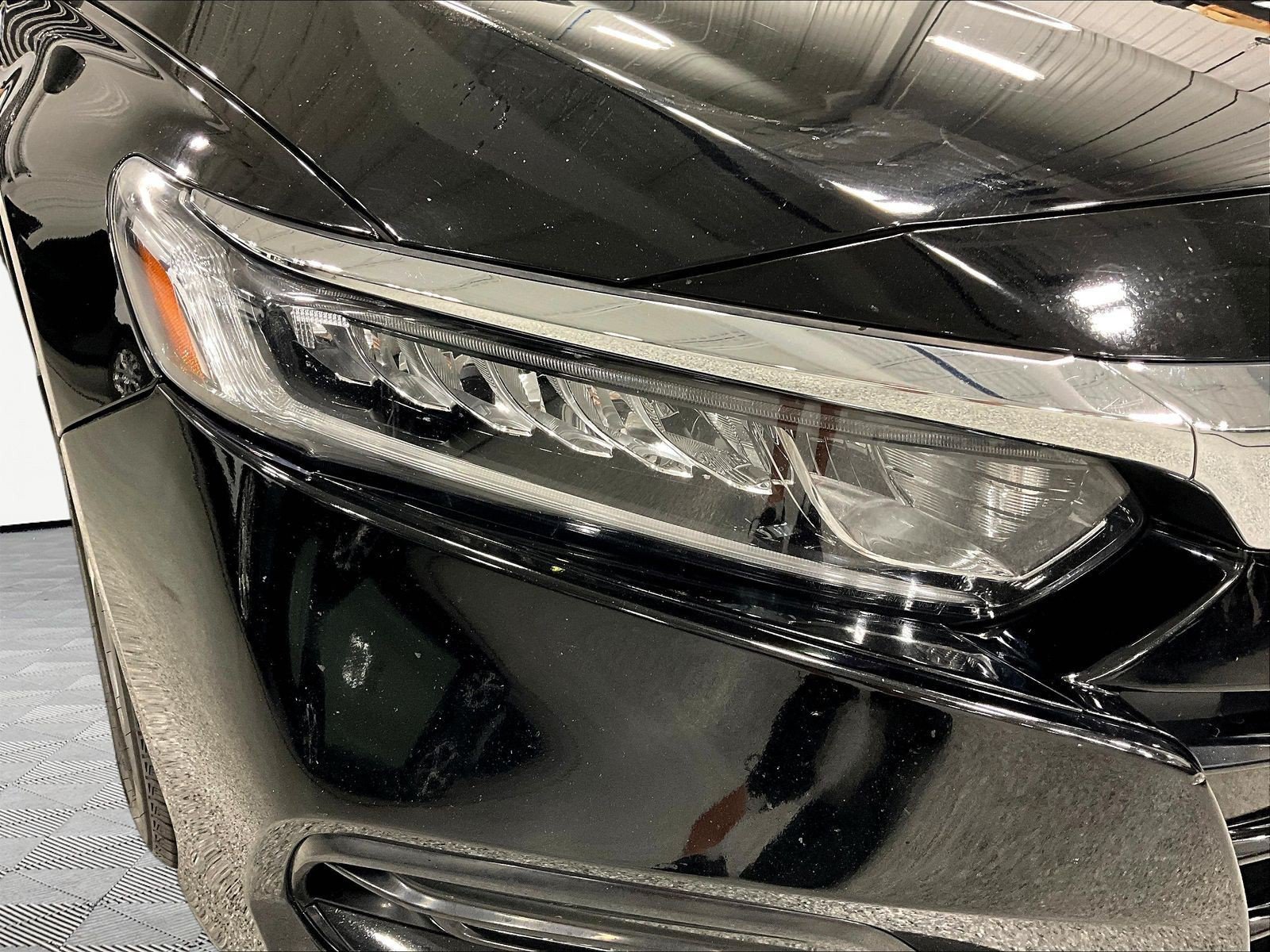 Used 2018 Honda Accord EX image 32