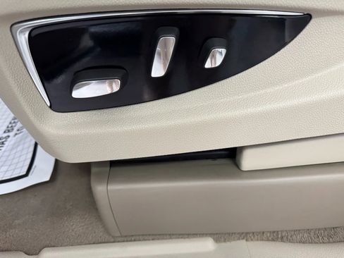 Used 2015 Cadillac Escalade Luxury image 11