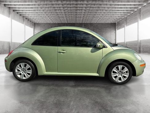 Used 2009 Volkswagen Beetle Coupe image 2