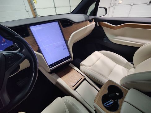 Used 2020 Tesla Model X Long Range image 25