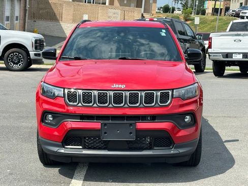 Used 2023 Jeep Compass Latitude w/ Convenience Group AWD/4WD image 10