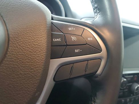 Used 2020 Jeep Grand Cherokee Altitude image 24