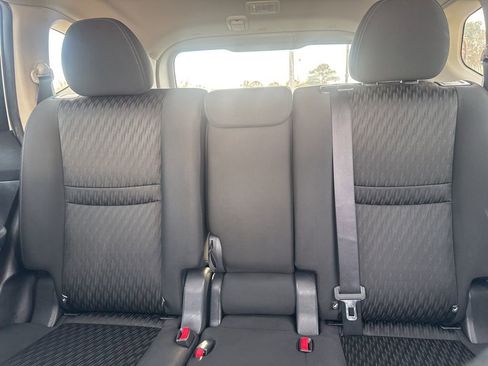 Used 2020 Nissan Rogue SV image 13