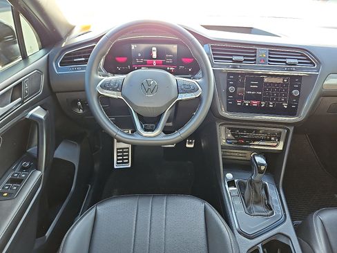 Certified 2023 Volkswagen Tiguan SE R-Line image 7