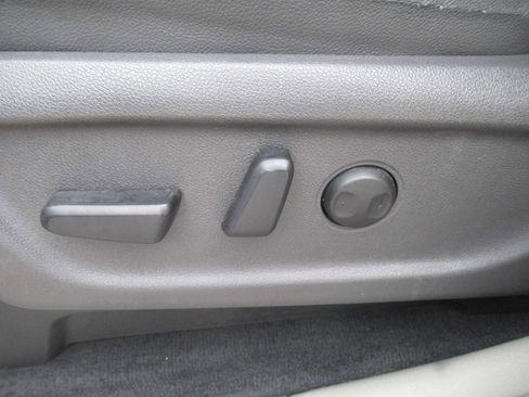 Used 2018 Kia Sedona LX w/ LX Essentials Premium Package image 19