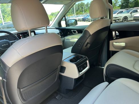 Used 2025 Kia Carnival SX Prestige FWD image 19