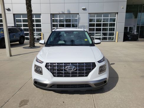 Used 2024 Hyundai Venue SEL FWD image 17