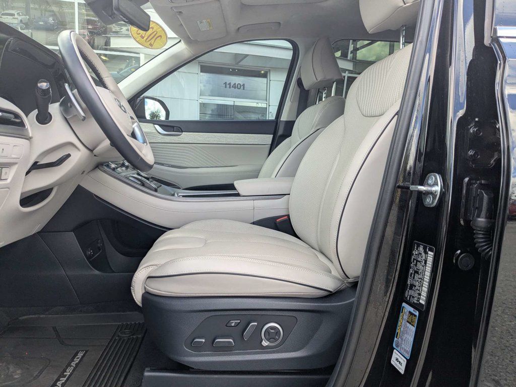 Used 2025 Hyundai Palisade Calligraphy FWD image 3