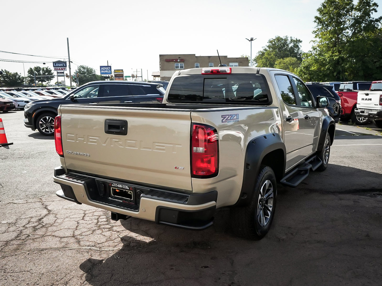 Used 2022 Chevrolet Colorado Z71 AWD/4WD image 6