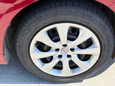 Used 2025 Toyota Corolla LE FWD image 5