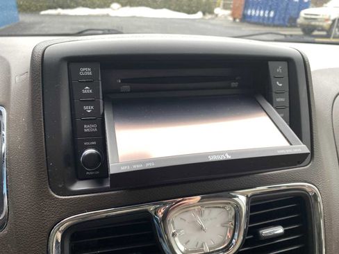 Used 2012 Chrysler Town & Country Touring-L w/ Entertainment Group #2 image 22