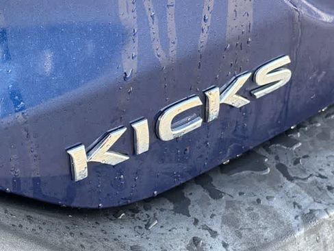 Used 2019 Nissan Kicks SV FWD image 12