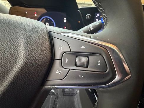 Used 2025 Chevrolet Trax ACTIV w/ Sunroof Package FWD image 21
