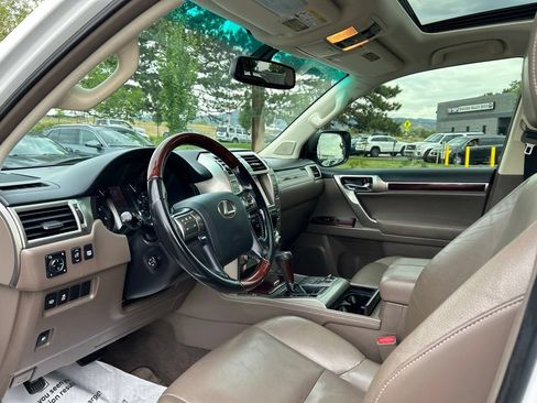 Used 2018 Lexus GX 460 Premium w/ Premium Package AWD/4WD image 25