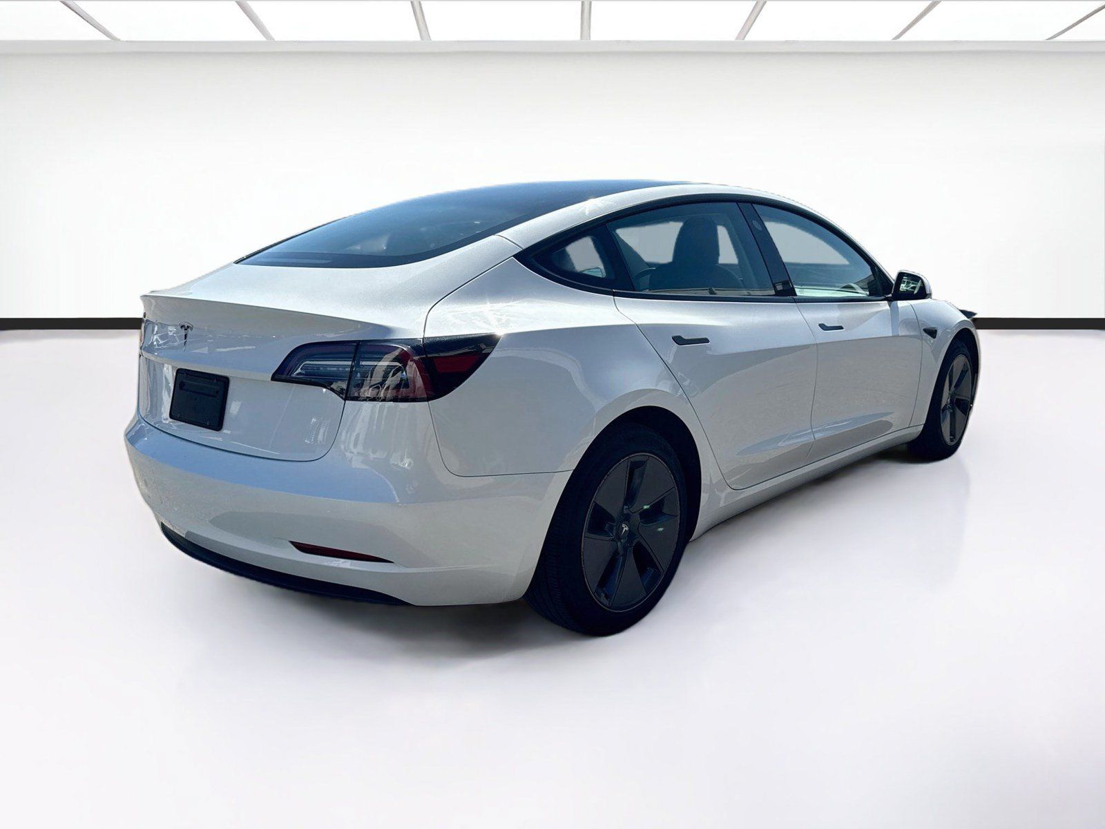 Used 2023 Tesla Model 3 Standard Range RWD image 4