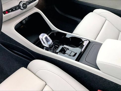 New 2026 Volvo XC40 B5 Plus w/ Protection Package Premier AWD/4WD image 20