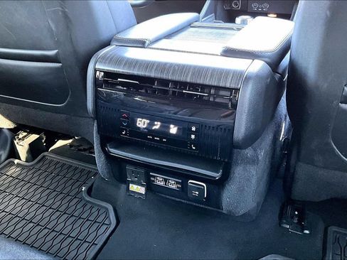 Certified 2024 Jeep Wagoneer L Series II w/ Flexible Seating Group AWD/4WD image 20