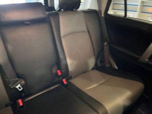 Used 2018 Toyota 4Runner SR5 Premium image 14